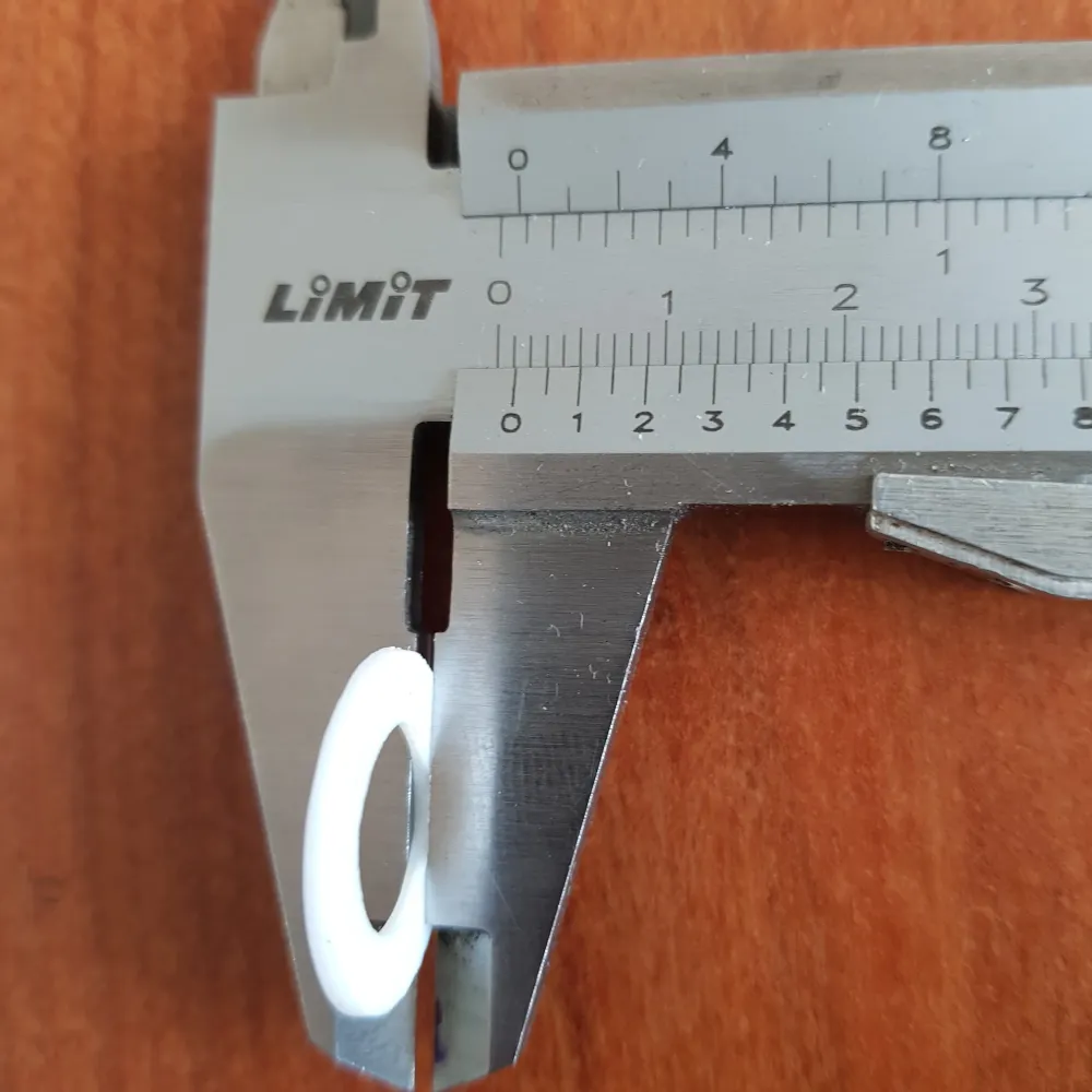PTFE -Garnitur zuerst für Strippap -Kappen