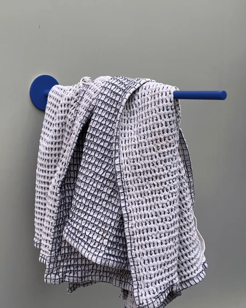 handtuchhalter / towel holder ultramarine blau