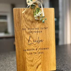 Holzbrett Schneidebrett personalisiert Die geheime Zutat ist immer Liebe Hochzeitsdatum