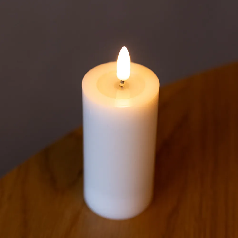 Sia LED Stumpenkerze wiederaufladbar ø 5 x 10 cm