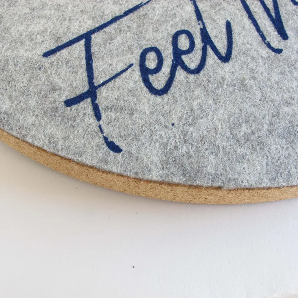 Wanduhr aus Filz und Kork 30 cm | Design "Herz" Anja Streese