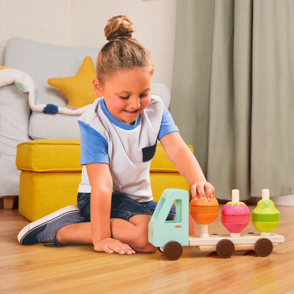 B.Toys Wooden Truck Sorter für Kinder mit Obst