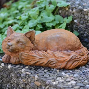 Liegender, kleiner Fuchs