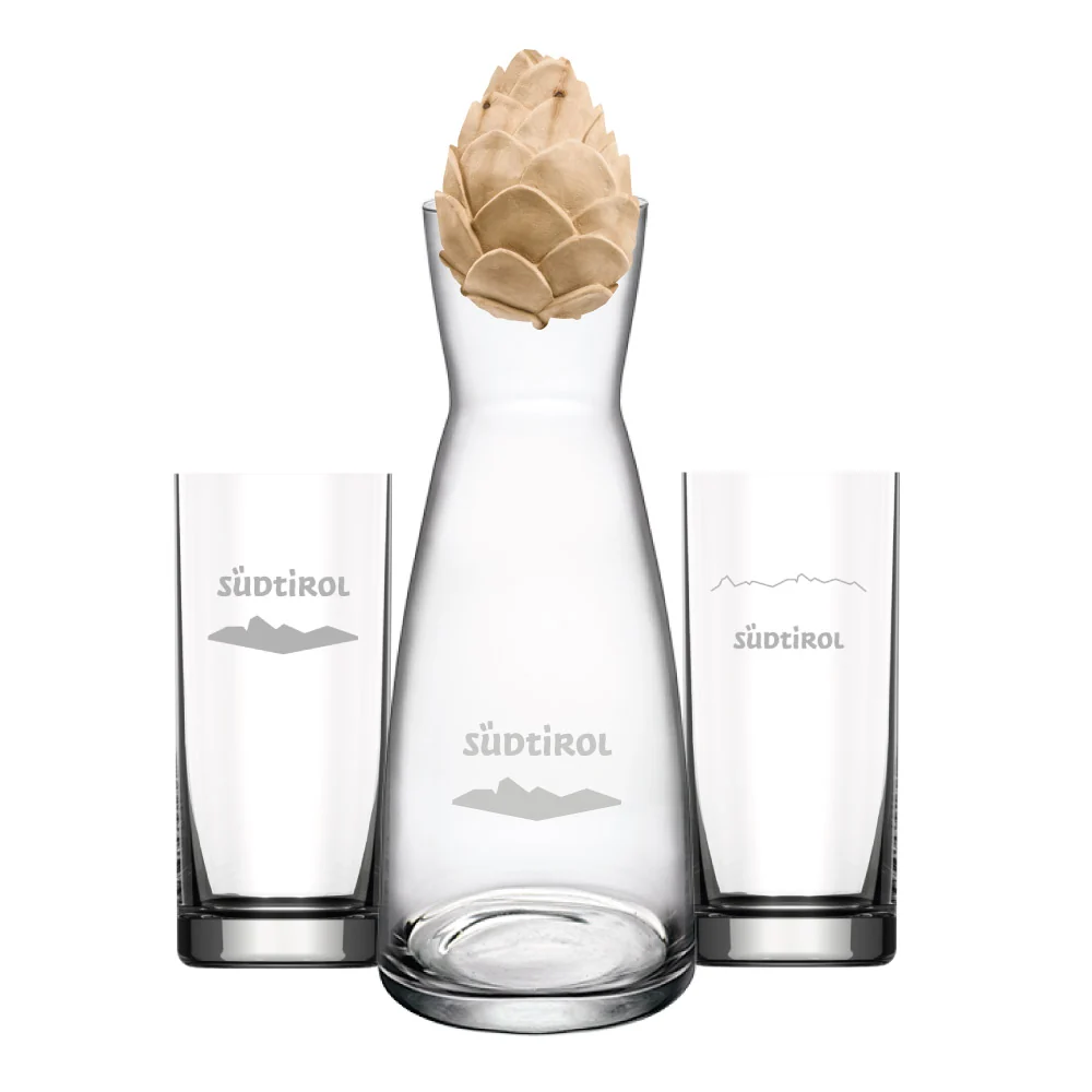 Alpinum® "Zwoa" - Set mit Karaffe + Zirbenzapfen und 2 Wassergläser