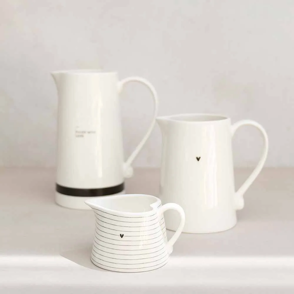 Bastion Collections - Krug mit Henkel Herz schwarz medium