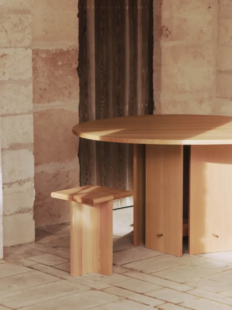 Aukko Dining Table - Ø140 - Douglas Fir