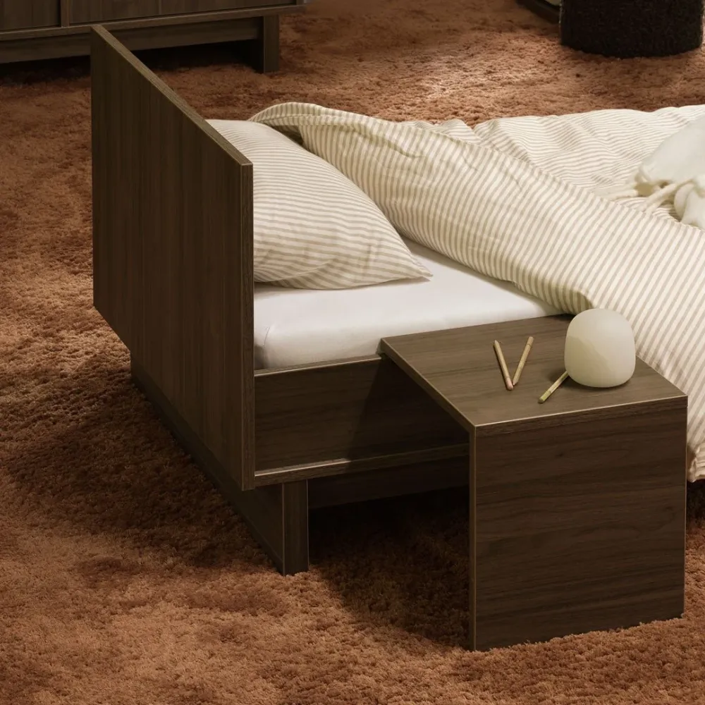 Babybett Kyo - Walnut 140x70cm (inkl. Umbaumöglichkeit ein Kinderbett 140x70cm)