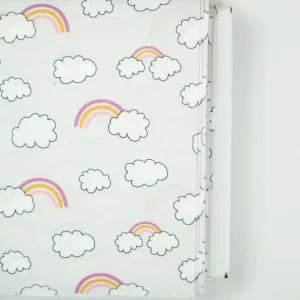Baumwollstoff Regenbögen und Wolken auf hellgrau
