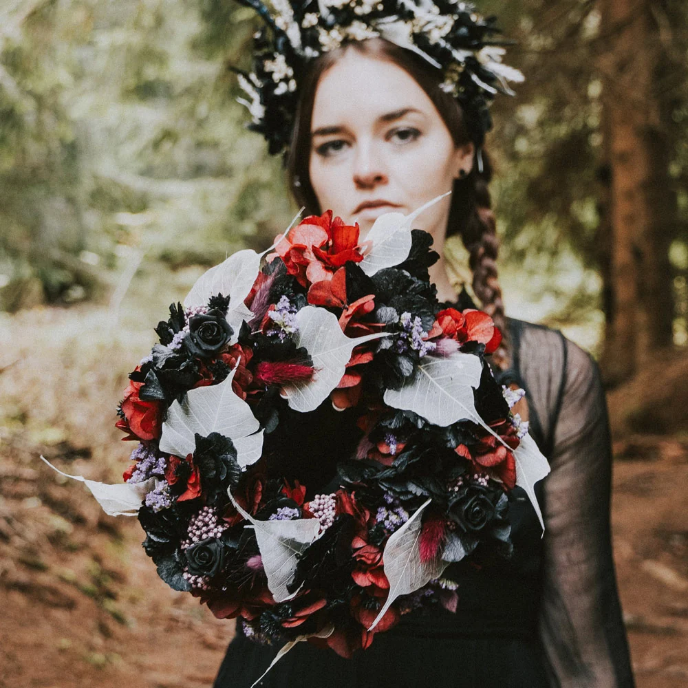 Blood Moon | Feder&Konfetti | Kranz | Dark Collection