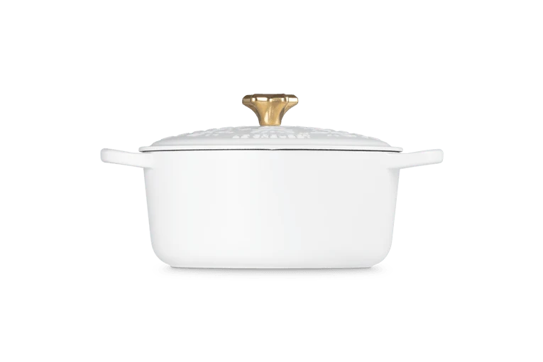 Le Creuset Schmortopf mit Weihnachtsbaum-Relief, weiß, Ø 24 cm / 4,2 l