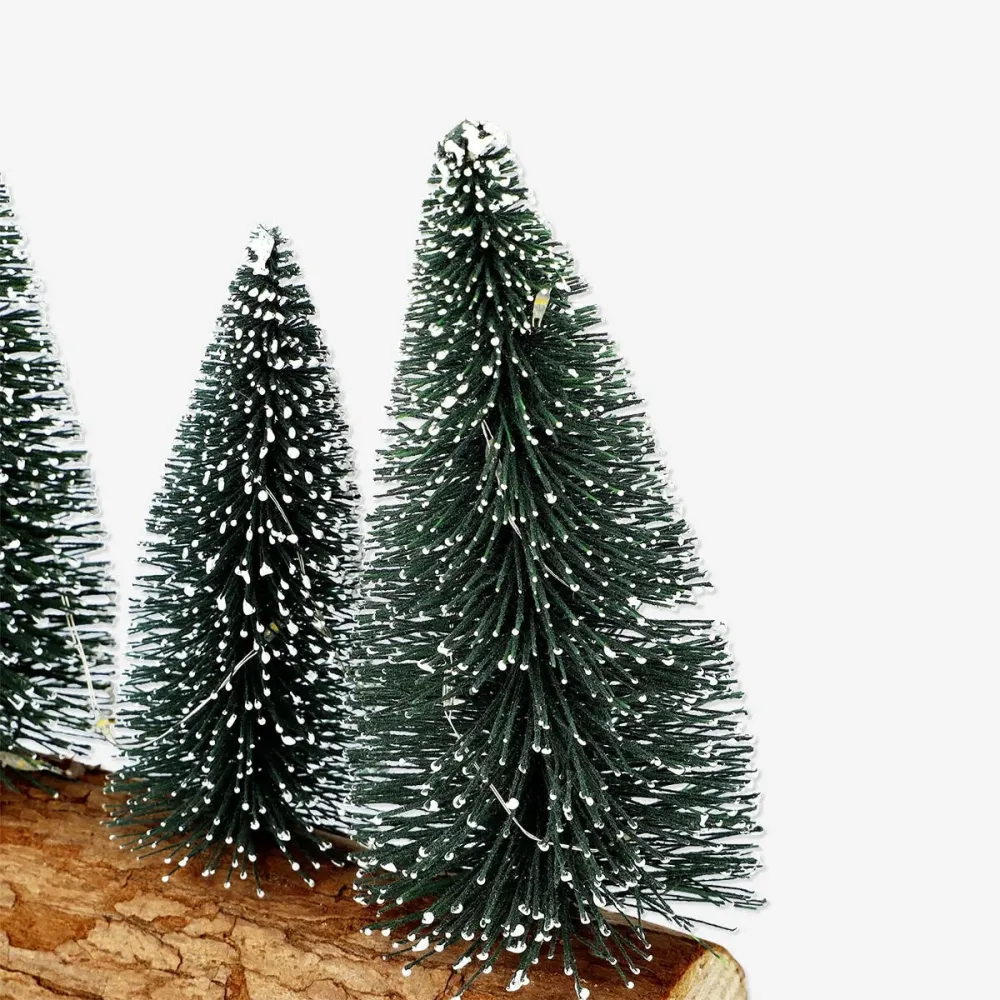Dekorative leuchtende Weihnachtsbäume