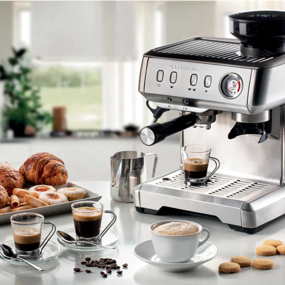 Espressomaschine aus Metall mit Kaffeemühle und Ariete-Pads