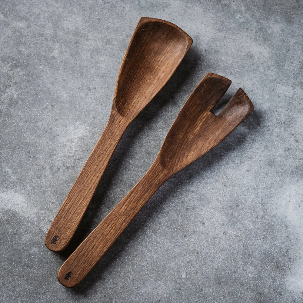 Hergen Böttcher, Salatbesteck, handgedrechselt, 2 teilig, Eichenholz, geräuchert 25cm x 6cm