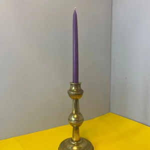 Hoher Kerzenständer aus Messing