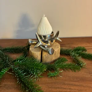 Holzstamm gebürstet mit Kerzenständer Geweih klein und Designkerze 1241