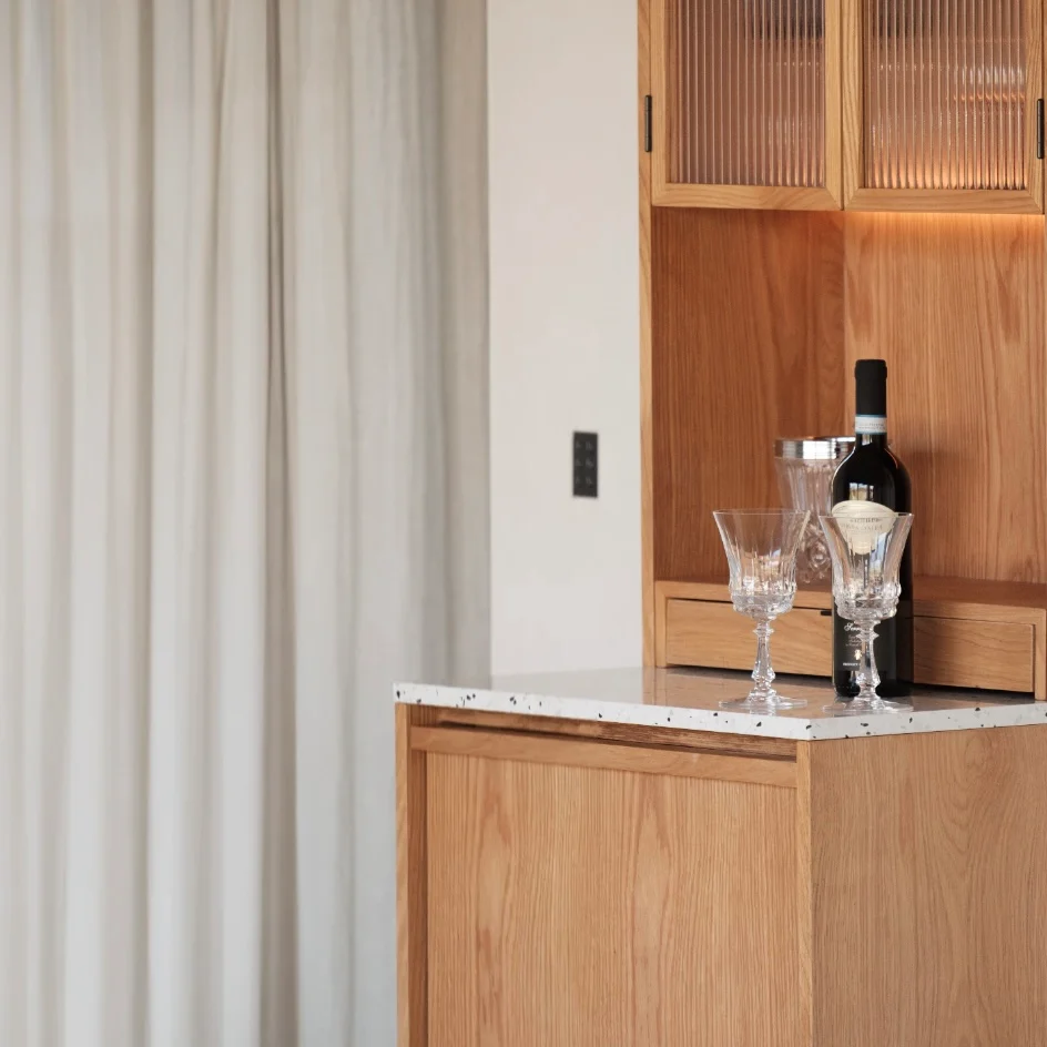 Igor Weinkühlschrank 60 x 195 cm – Eiche Terrazzo – schwarzes Bein