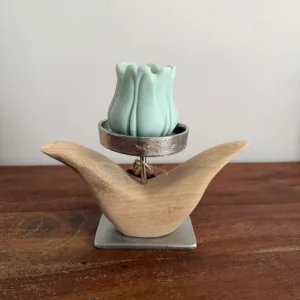 Kerzenständer Blume aus geschliffenem Eichenholz mit Designkerze - 1631