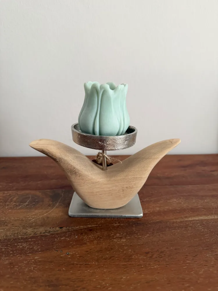 Kerzenständer Blume aus geschliffenem Eichenholz mit Designkerze - 1631