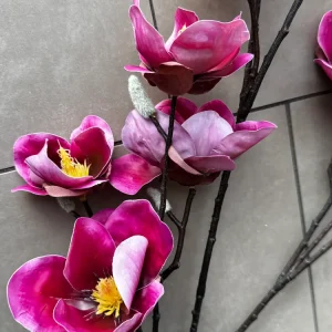 Künstlicher Magnolienzweig Fuchsia 102 cm von Jelle Quint
