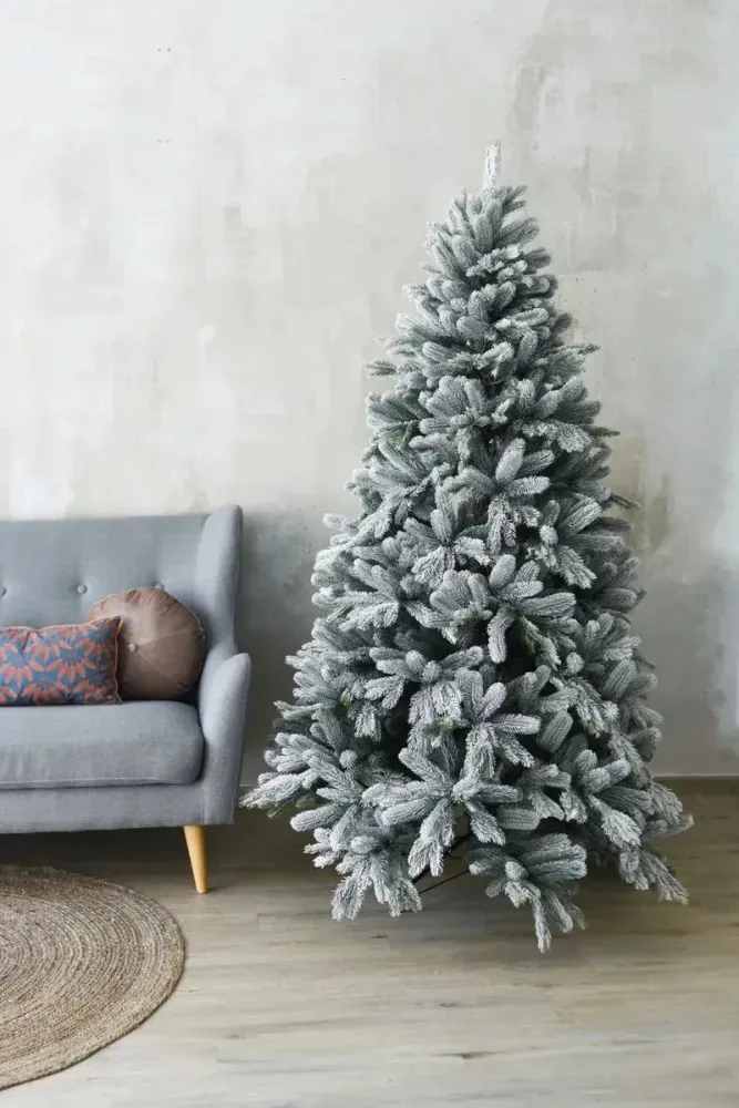 Künstlicher Weihnachtsbaum mit Schnee - Elsa | 210 cm