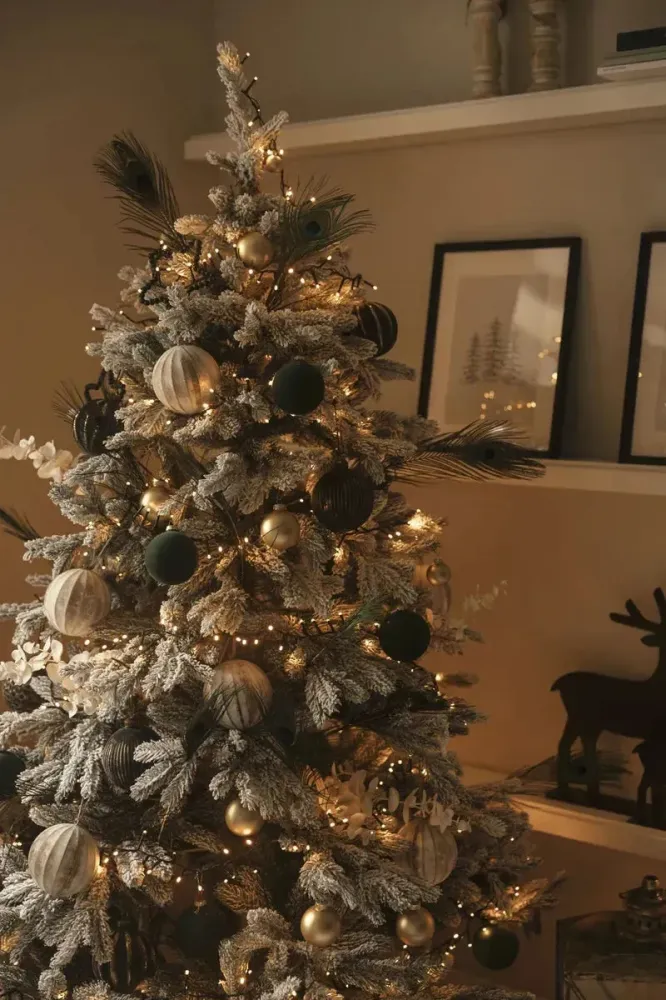 Künstlicher Weihnachtsbaum mit Schnee - Elsa | 210 cm