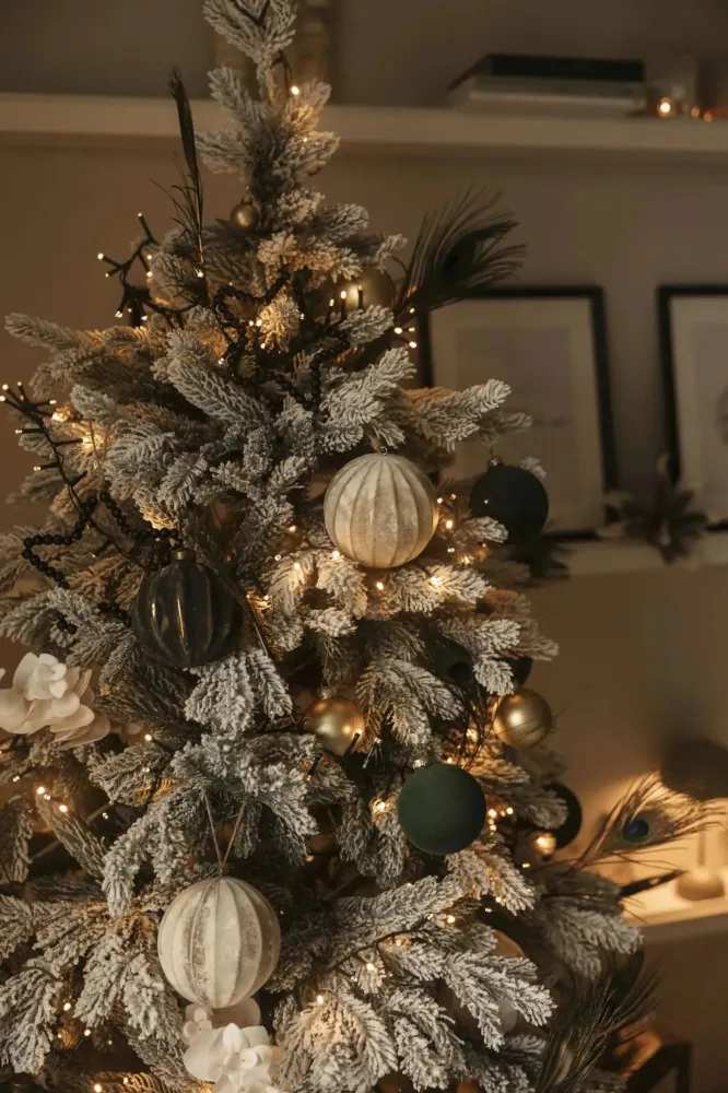 Künstlicher Weihnachtsbaum mit Schnee - Elsa | 230 cm