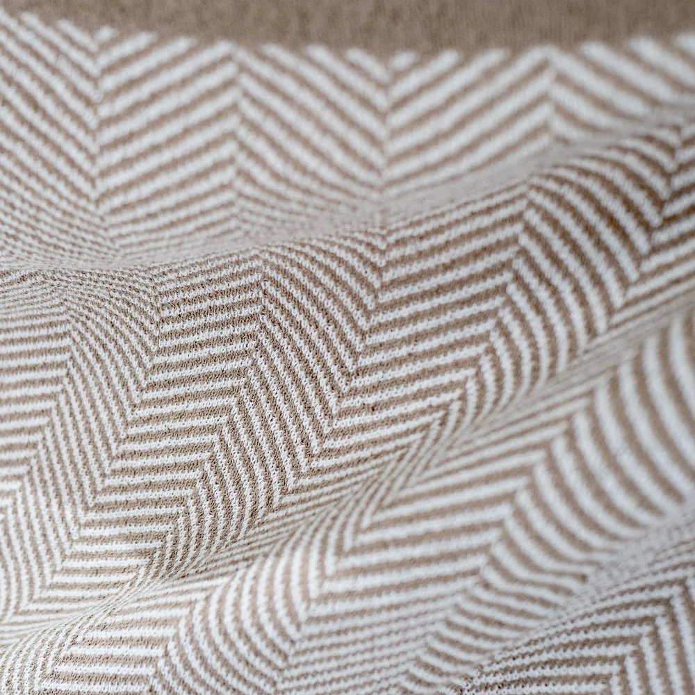 Kuscheldecke / Tagesdecke - Gestrickte Fischgrätenmuster Stein