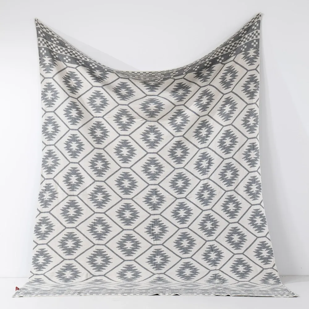 Kuscheldecke / Tagesdecke - Gestrickte Horizon