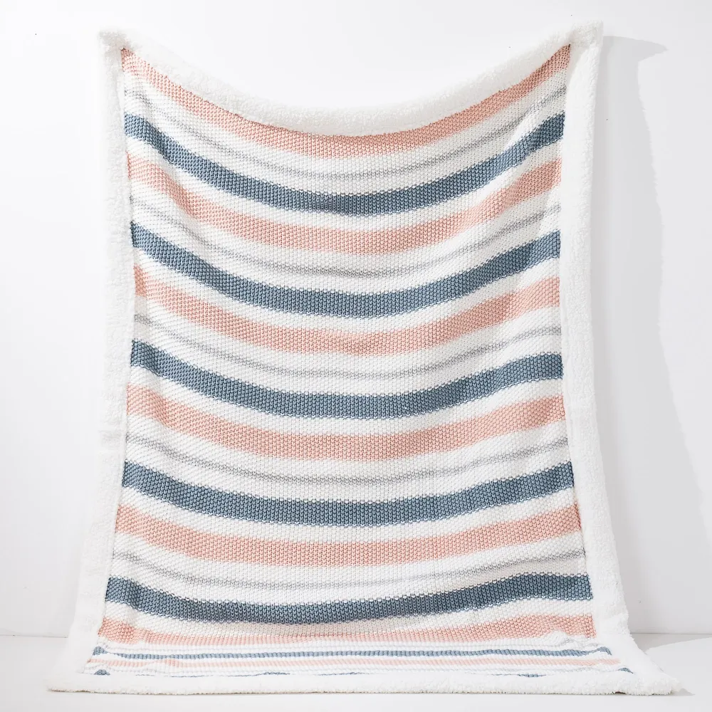 Kuscheldecke / Tagesdecke - Gestrickte Streifen Pastell