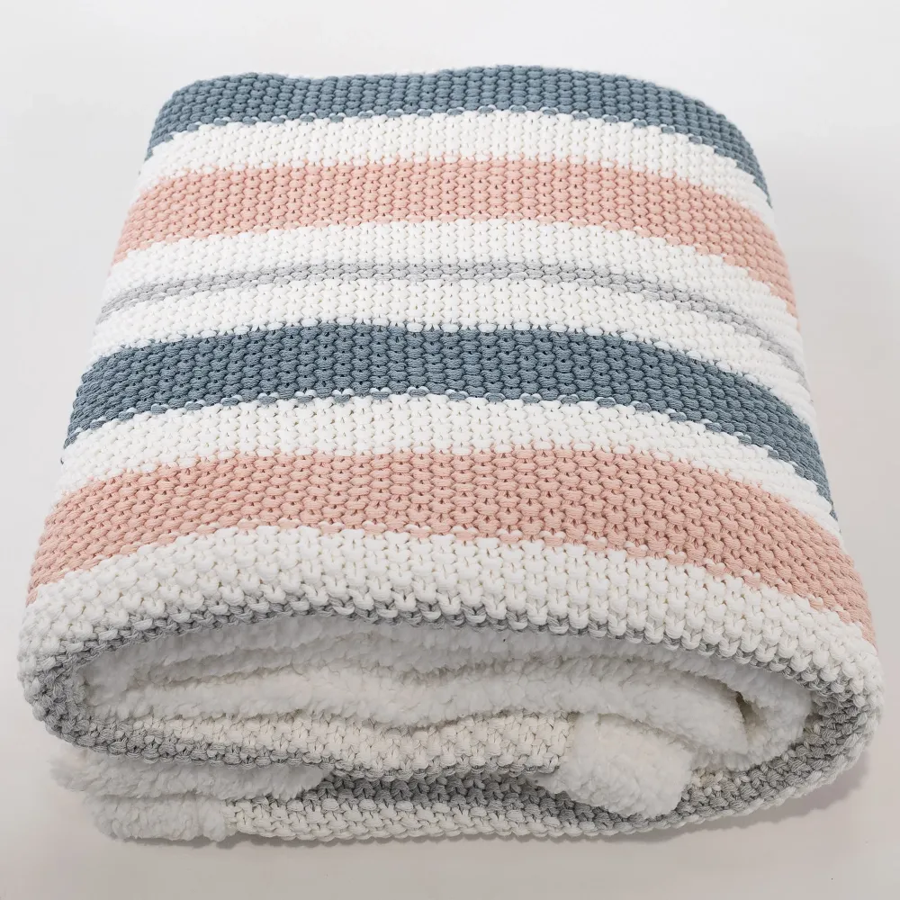Kuscheldecke / Tagesdecke - Gestrickte Streifen Pastell