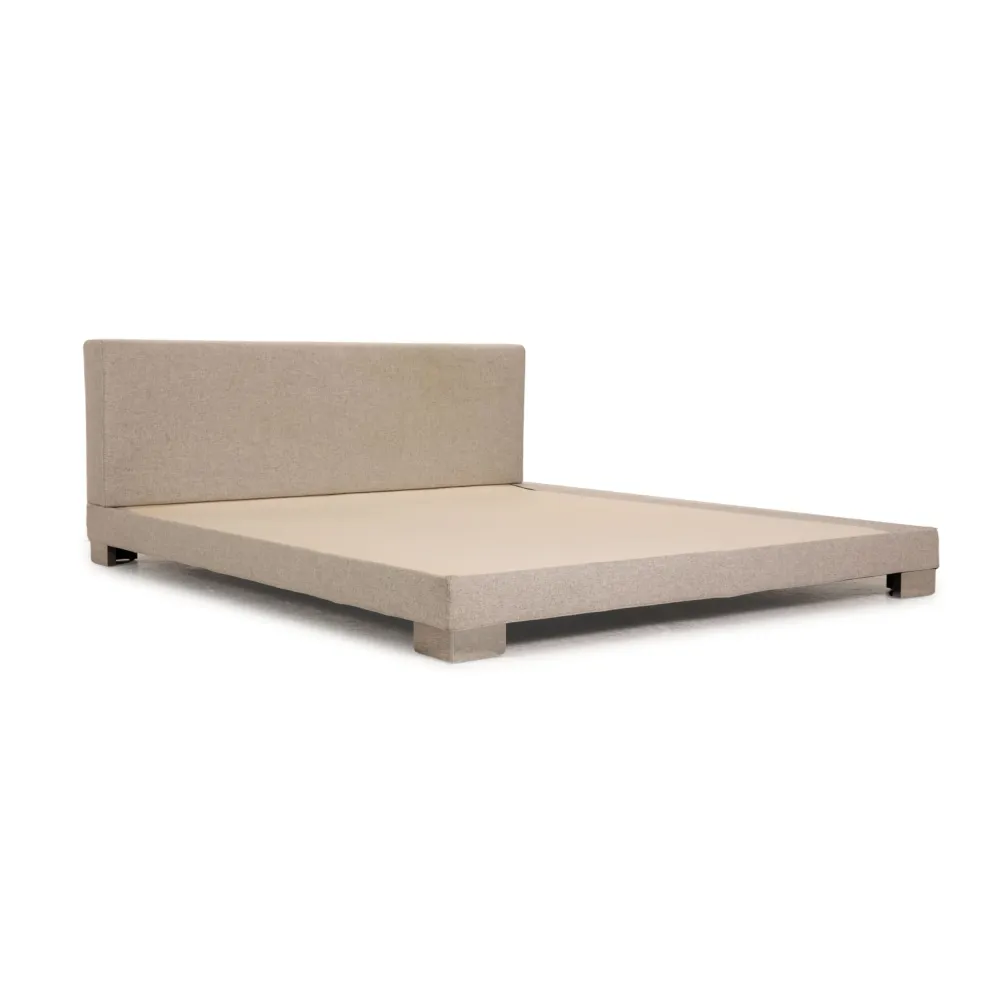 ligne roset Anna Stoff Bett Hellgrau Doppelbett