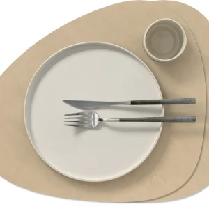 LIND DNA Tischsets Nupo - Leder - Sand - Curved - 44 x 37 cm - 2 Stück