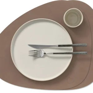 LIND DNA Tischsets Nupo - Leder - Trüffel - Curved - 44 x 37 cm - 2 Stück