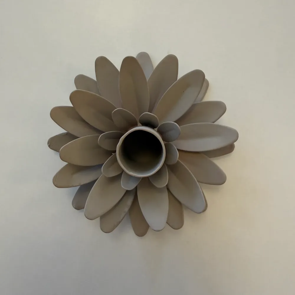 Madleys Kerzenhalter Blume greige für dünne Kerze