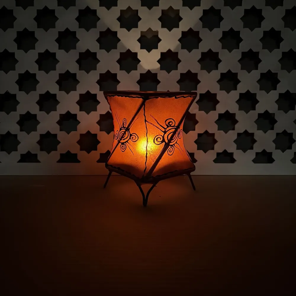 Marokkanischer orangefarbener Hahnen-Kerzenhalter aus Leder, 14 x 10 cm