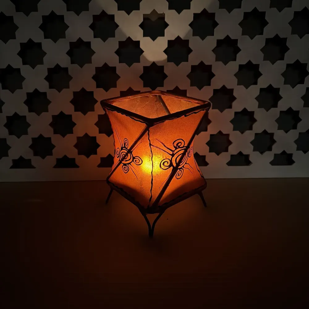 Marokkanischer orangefarbener Hahnen-Kerzenhalter aus Leder, 14 x 10 cm