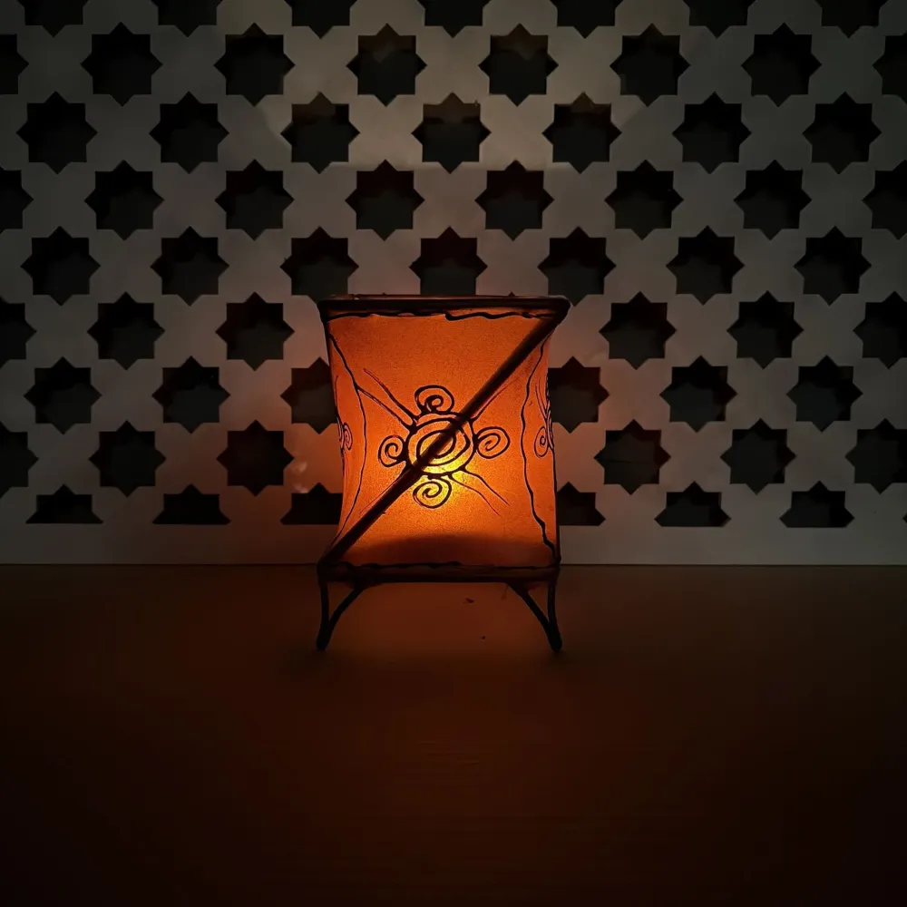 Marokkanischer orangefarbener Hahnen-Kerzenhalter aus Leder, 14 x 10 cm