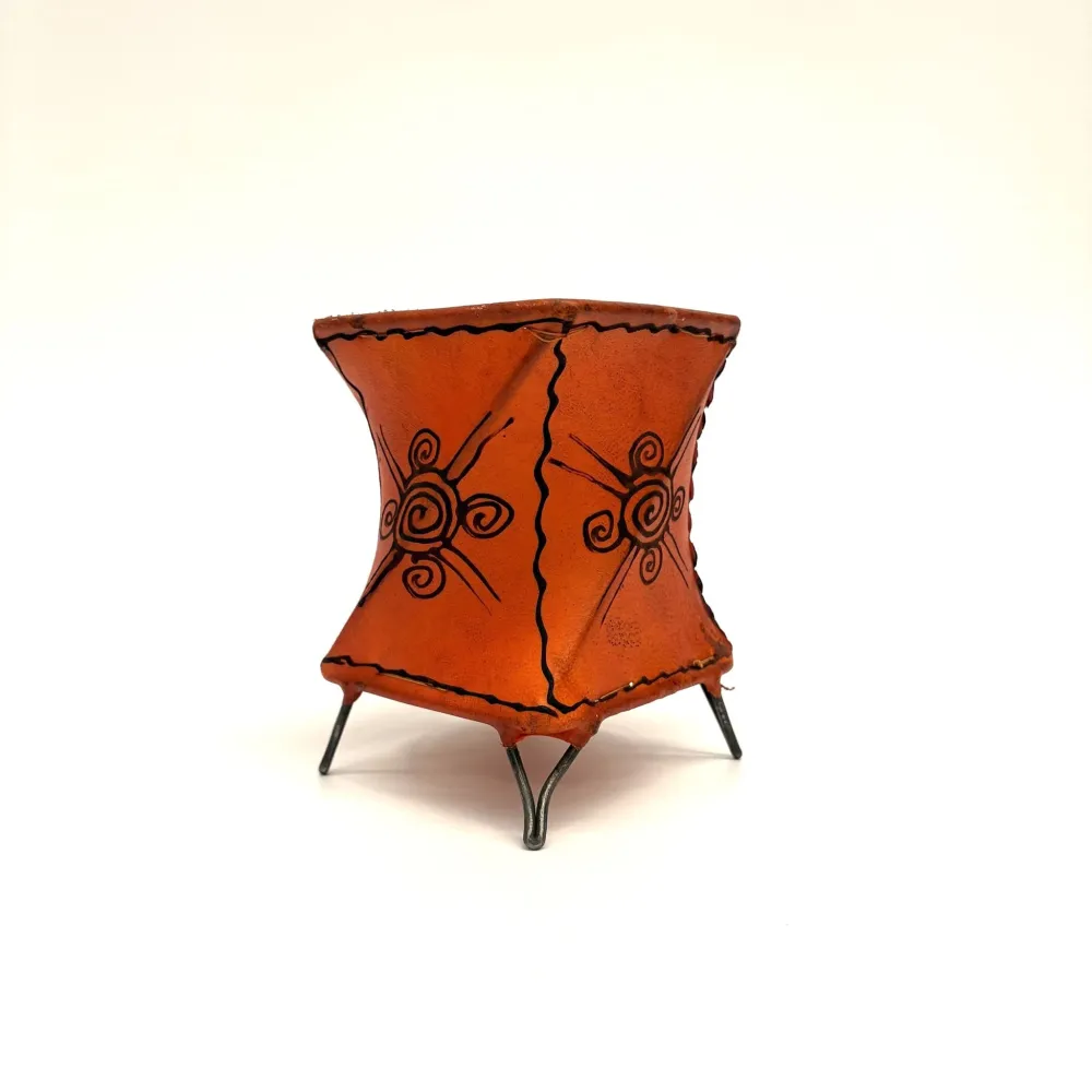 Marokkanischer orangefarbener Hahnen-Kerzenhalter aus Leder, 14 x 10 cm