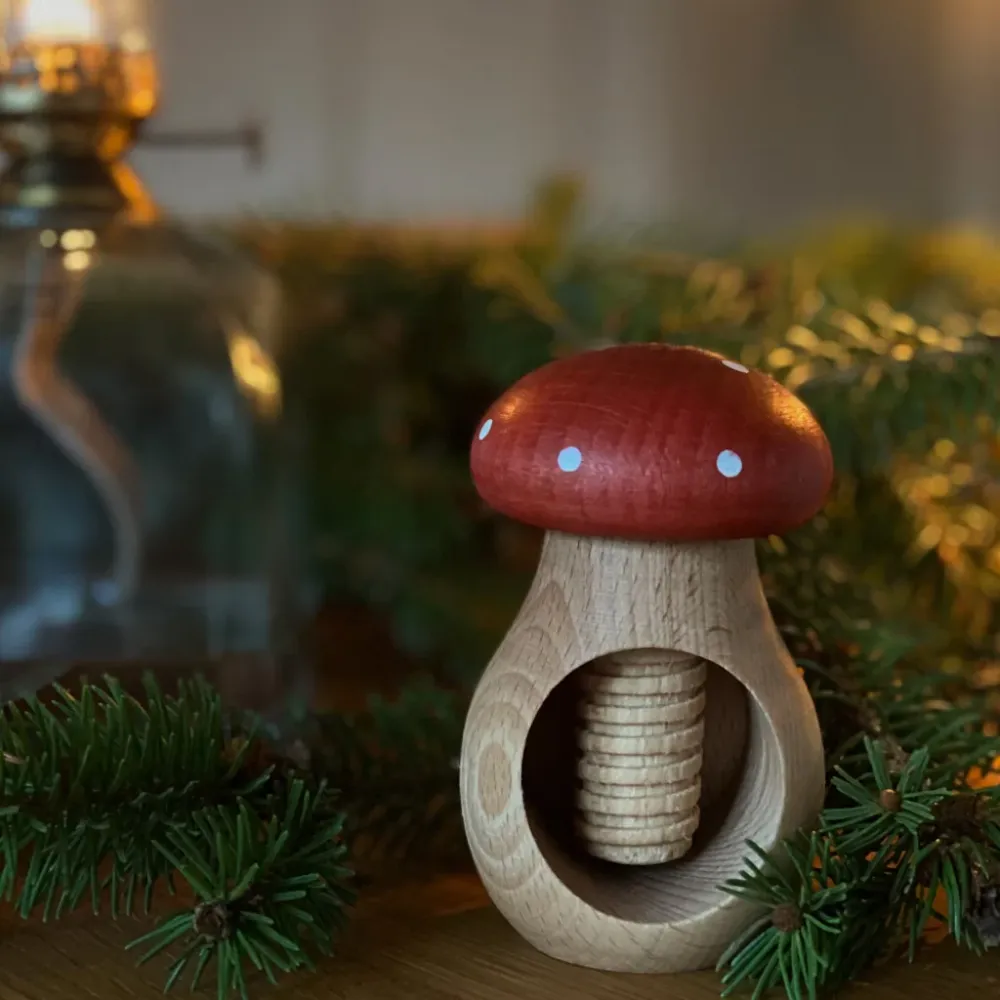Nussknacker aus Holz, mit praktischem Gewinde Fliegenpilzoptik