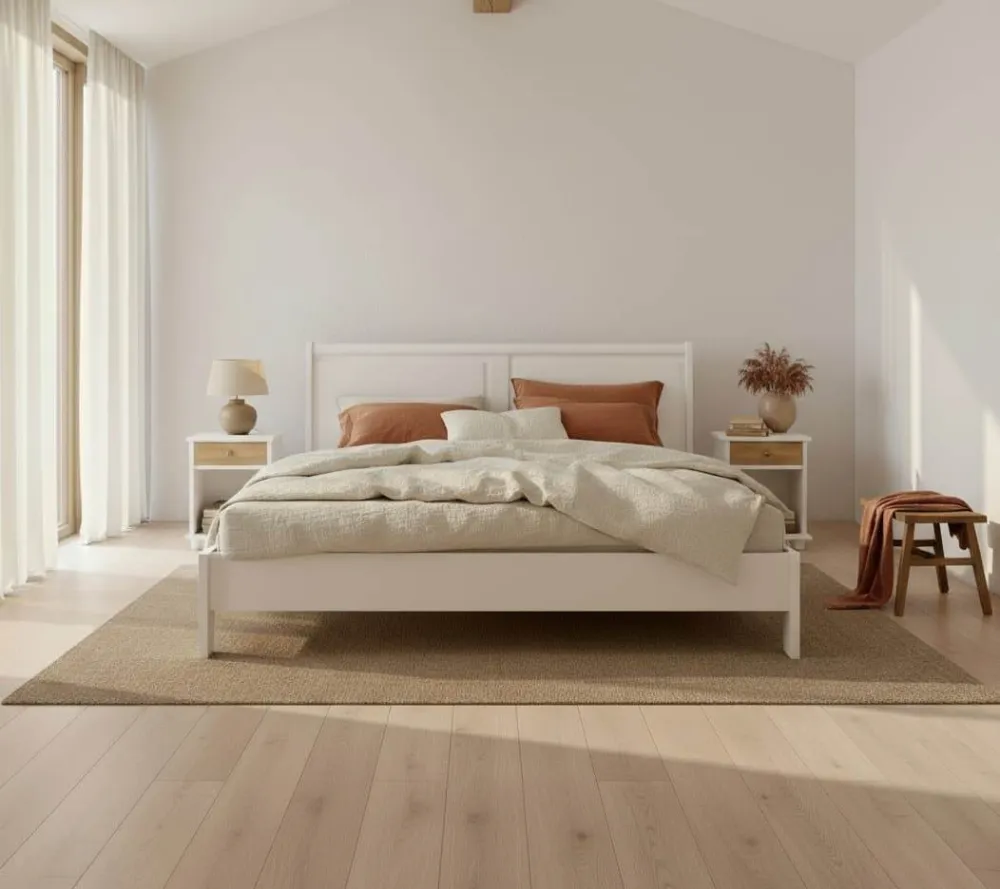 Schlafzimmer-Set bestehend aus Massivholzbett 180 und zwei Nachttischen