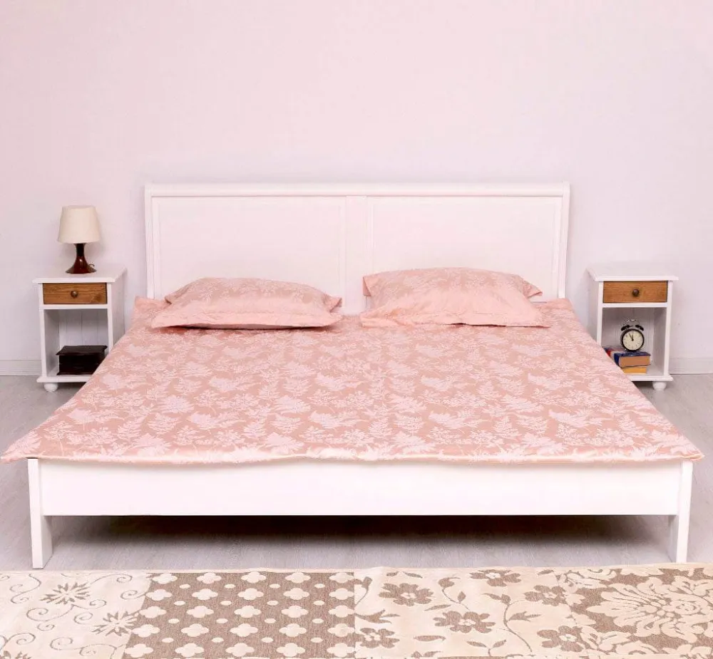 Schlafzimmer-Set bestehend aus Massivholzbett 180 und zwei Nachttischen