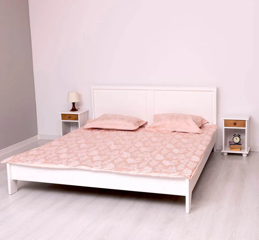 Schlafzimmer-Set bestehend aus Massivholzbett 180 und zwei Nachttischen