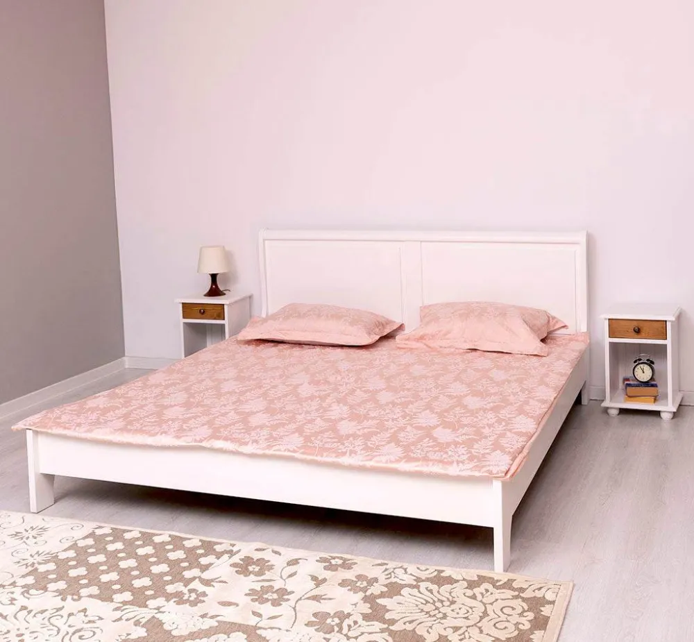 Schlafzimmer-Set bestehend aus Massivholzbett 180 und zwei Nachttischen