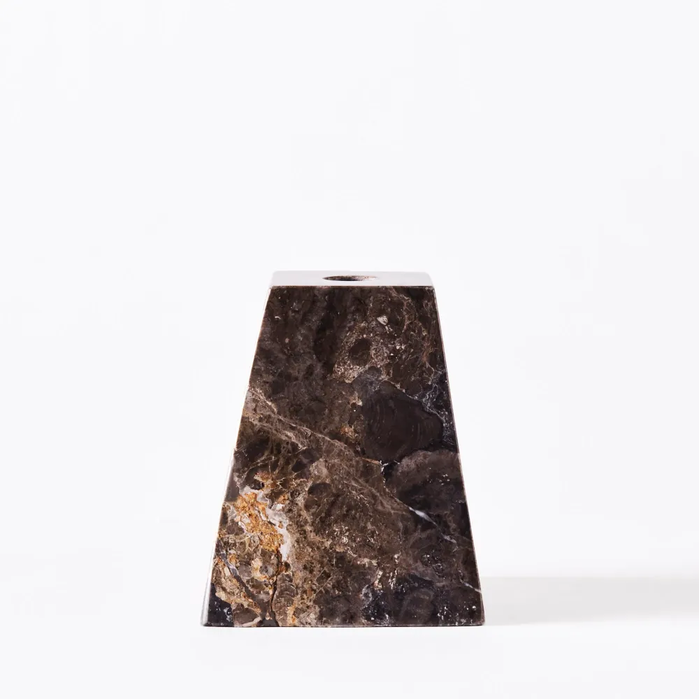 Set von Kerzenhaltern PYRAMID grauer Marmor