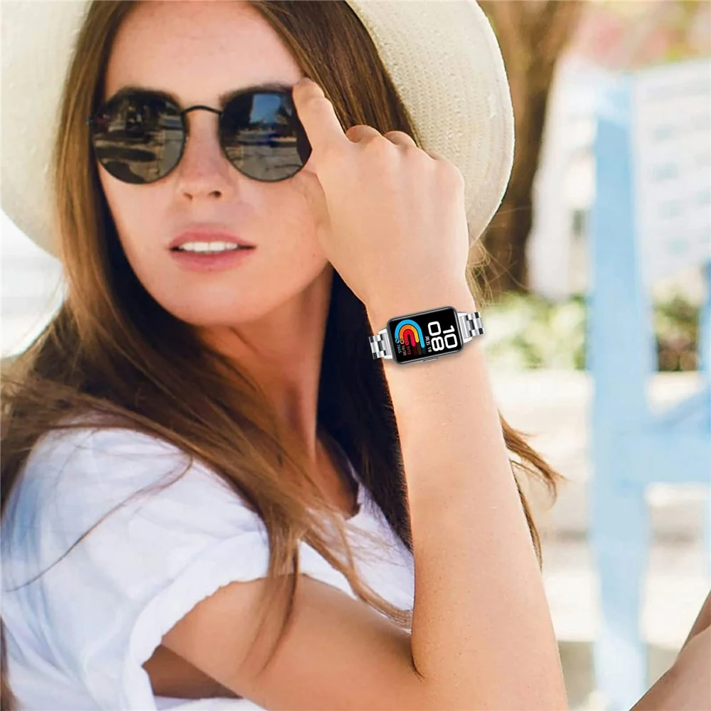 Silbernes Uhrenarmband Huawei Band 10 / 9 / 8 Edelstahl-Metallarmband mit 3 Perlen