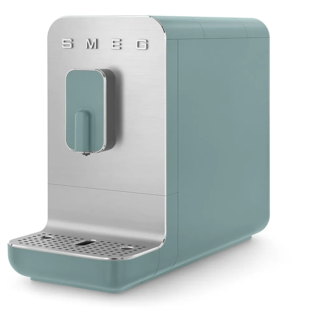 SMEG Kaffeevollautomat BCC01EGMEU