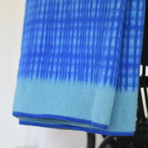 Sofie Sjöström | 'Darling' Blaue Tagesdecke aus Lammwolle