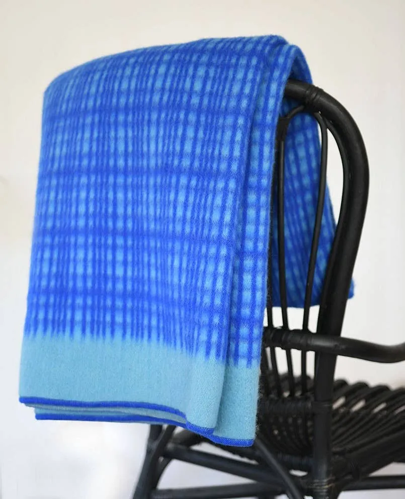 Sofie Sjöström | 'Darling' Blaue Tagesdecke aus Lammwolle