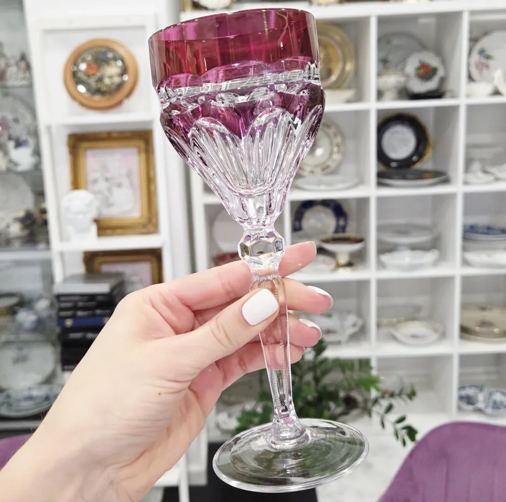 1 Stk. Kristallpokal 'ANNAHÜTTE' (170ml), handgeschnitzt, dunkelrosa mit Perlmutteffekt