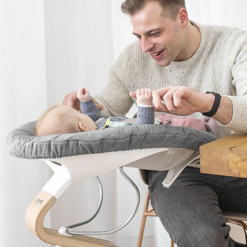 Stokke® Nomi Hochstuhl Babyaufsatz & Matratzenbezug White Grey/Blue